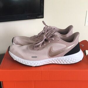 Nike Revolution 5. Sz 9. Barely rose/red bronze. Excellent condition.
